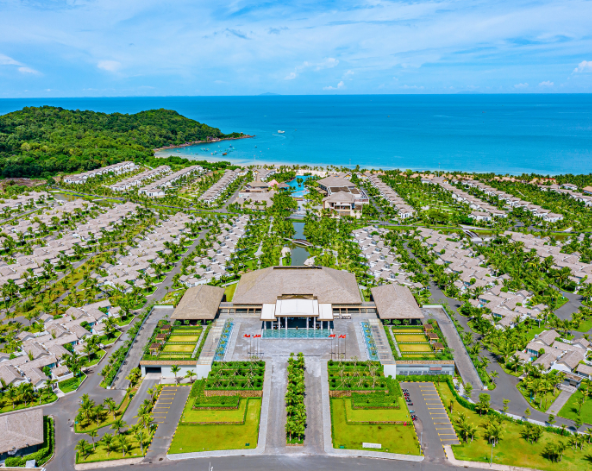 悠閒早晨時光→富國島→道地小卷米粉+甘蔗汁→山頂咖啡廳(現點現付)→越式按摩90分鐘→在地陽東夜市